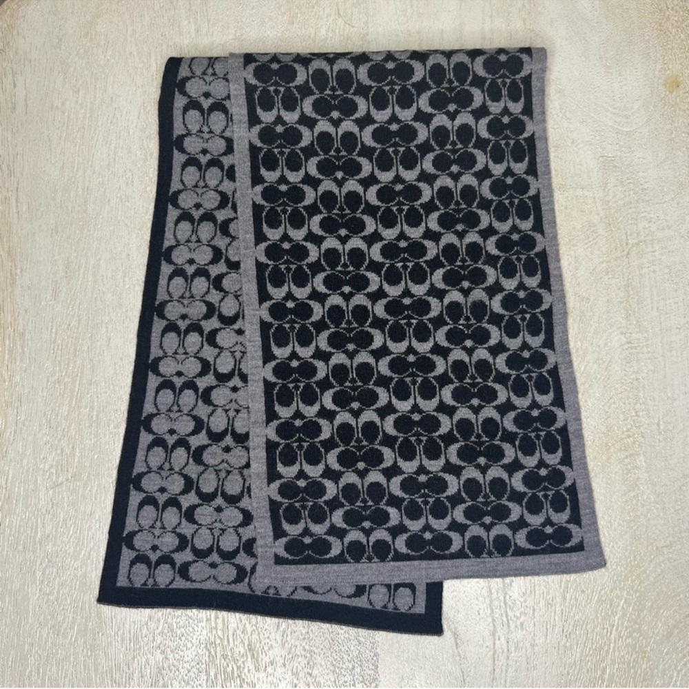 Coach Merino Wool Black and Gray Reversible Signature C’s Scarf - Picture 4 of 8